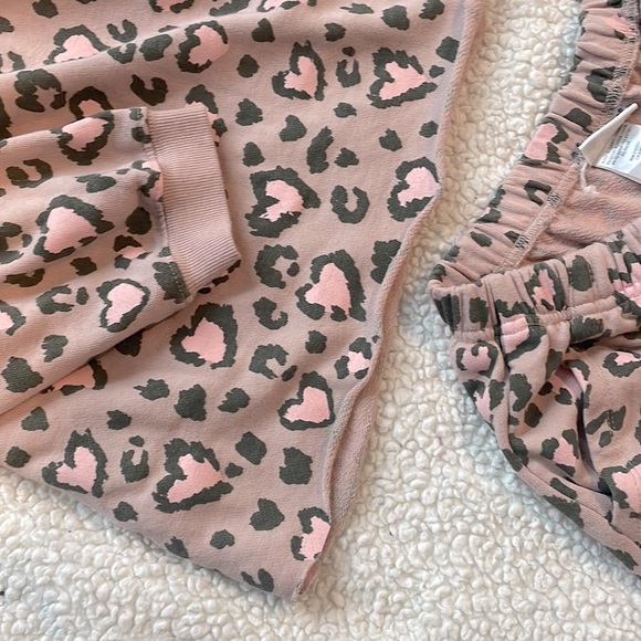 2 piece leopard heart lounge set - Picture 4 of 4